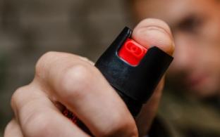 Пострадали 7 школьников от распыления перцового баллончика