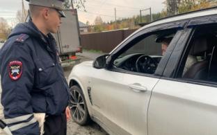 Сегодня автоинспекторы дежурили возле детских садов и школ