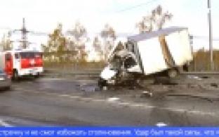 На талицком путепроводе сегодня столкнулись легковушка и Газель