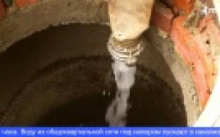 Специалисты "Водоканала" сегодня промывали сети на улице Вайнера