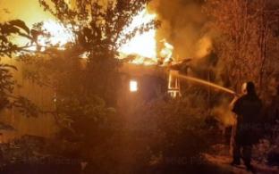 Под Первоуральском сгорели баня и дом