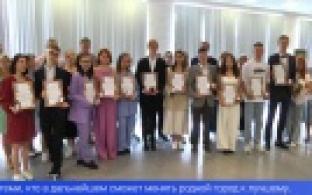 В Первоуральске сегодня чествовали выпускников-отличников