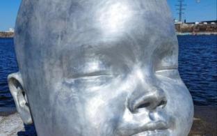 Арт-объект появился на берегу Визовского пруда в Екатеринбурге