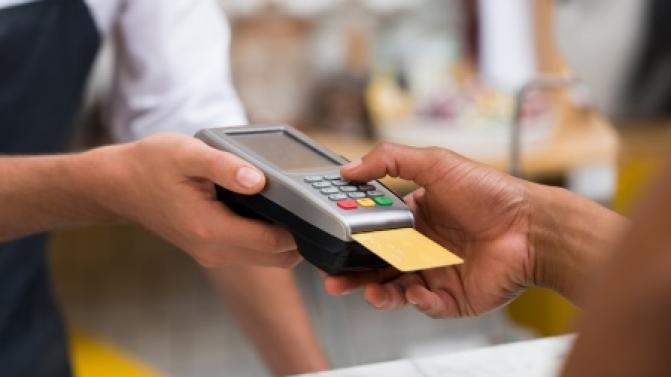 Два триллиона рублей потратили жители Среднего Урала в интернете по банковским картам