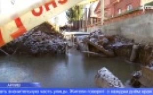 В Ельничном рабочие раскопали полутораметровые траншеи и исчезли