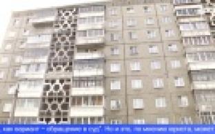 Палисадник вместо мусорного бака - отходы из окна выбрасывает жительница Первоуральска