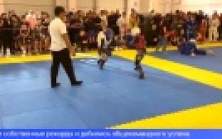 Первоуральцы успешно выступили на областных соревнованиях по смешанным единоборствам