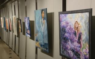 Екатеринбургская художница открыла выставку в ИКЦ