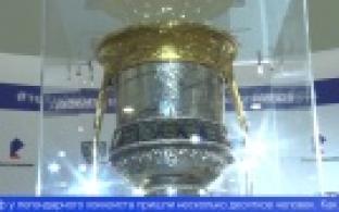 В Первоуральск привезли главный хоккейный трофей страны