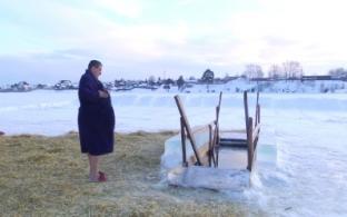 Больше тысячи первоуральцев окунулись в прорубь на Крещение