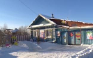 Первоуральская семья уже больше 10 лет превращает свой двор в сказочную площадку