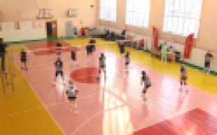 В Первоуральске уже в двадцатый раз прошёл межрегиональный традиционный турнир по волейболу