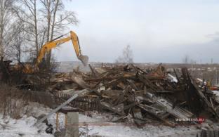 В Первоуральске снесли 115-летний дом