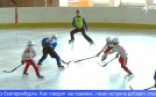 В Первоуральске провели необычный хоккейный матч