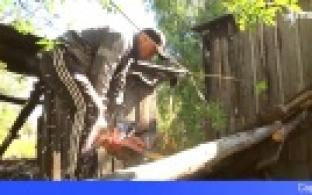 В микрорайоне Талица сносят заброшенные деревянные сараи