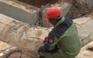 На улице Ленина начался ремонт магистрального трубопровода