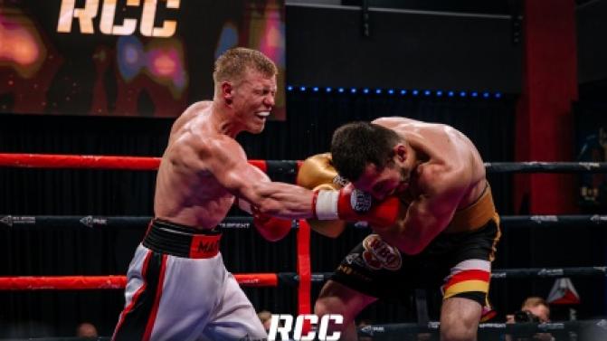 Первоуральский боксёр Марк Урванов одержал победу в поединке с Дмитрием Хасиевым