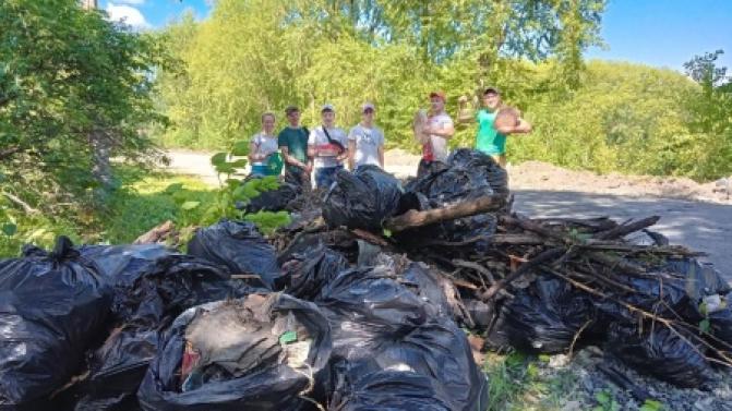 Первоуральцы собрали 60 мешков мусора