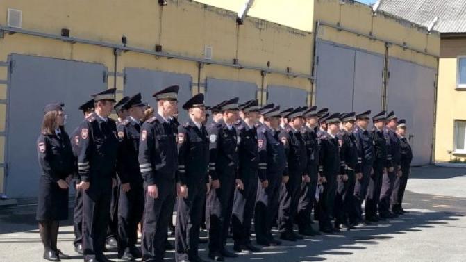 Сотрудников ГИБДД поздравили с профессиональным праздников