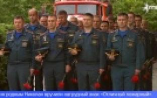 Мемориальную доску памяти погибшего пожарного установили в Первоуральске