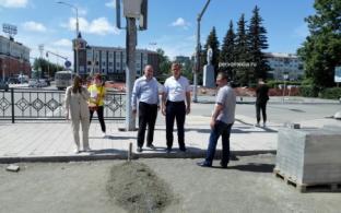 Сотрудники администрации инспектируют работы по благоустройству