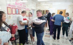 В Первоуральском перинатальном центре прошла торжественная выписка новорожденных