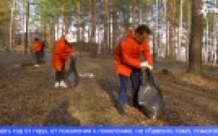 Первоуральцы приводят в порядок парковые дорожки