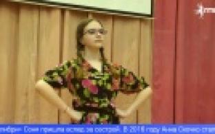 Воспитанницы театра моды готовятся выступить перед первоуральцами