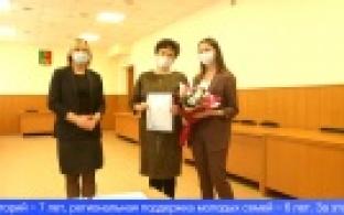 Жилищные сертификаты сегодня вручили нескольким первоуральским семьям