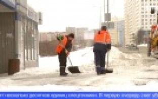 Первоуральские коммунальщики борются с последствиями снегопада