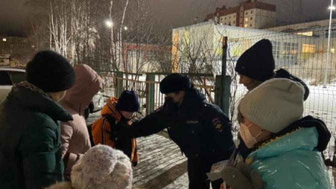 В Первоуральске сотрудники ГИБДД провели акцию «Родительский патруль»