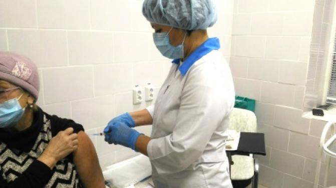 Прививать от COVID-19 будут и в ТЦ «Первый» — без записи и по вечерам