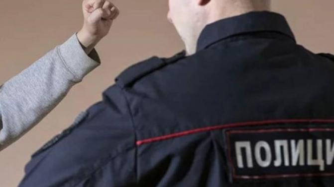 В Первоуральске осудили мужчину, который напал на полицейского