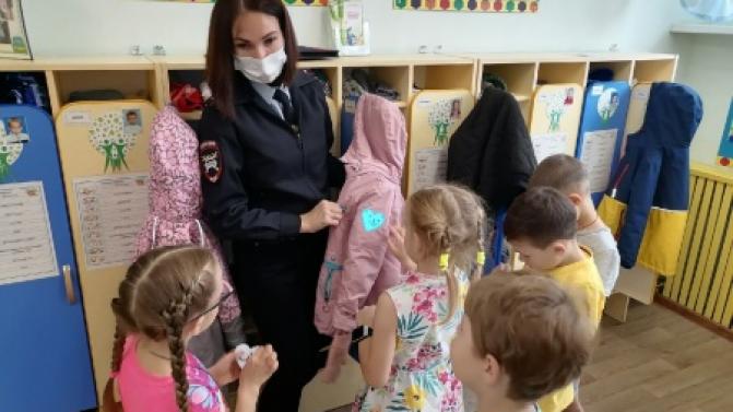 В детском саду провели мастер-класс от сотрудников ГИБДД