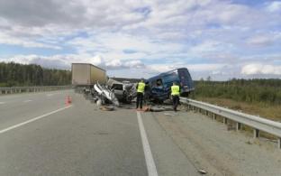 Один человек погиб и четверо получили травмы в ДТП на ЕКАД