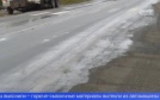 В Билимбае на дороге оказалось разлито машинное масло