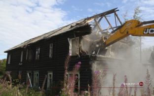 Сегодня в микрорайоне Динас сносят дом №3 на улице Свердлова