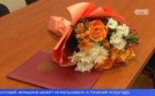 Жительнице Первоуральска вручили сертификат на улучшение жилищных условий