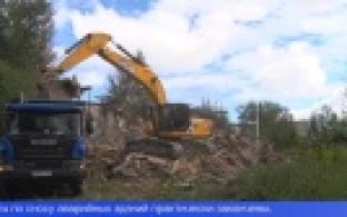 В Первоуральске снесли очередной ветхий дом