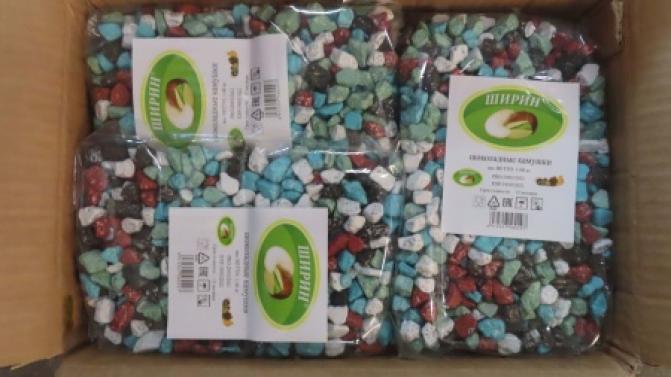 Уральские таможенники пресекли нелегальный ввоз 10 тонн китайских конфет