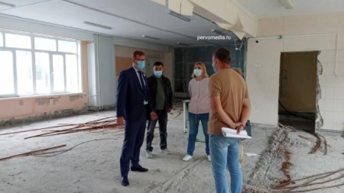 В Первоуральске ремонтируют детские сады и школы