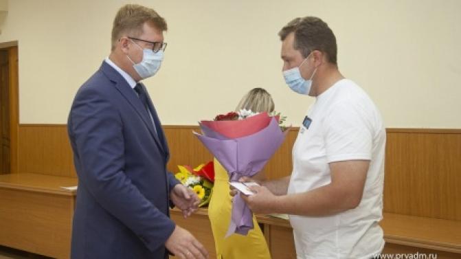 7 первоуральцев сегодня получили знаки "Почётный донор России"