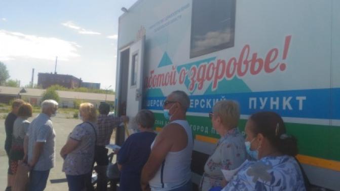 Сто человек привили от COVID-19 в передвижном ФАПе
