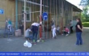 Активисты Совета молодежи привели в порядок территорию первоуральского Дома ребенка