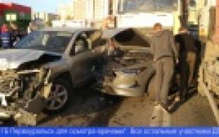 В Первоуральске грузовик протаранил девять автомобилей