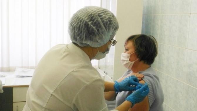 Почти 11 000 первоуральцев прошли полную вакцинацию от COVID-19