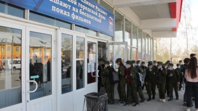 Более 300 школьников Первоуральска посмотрели военную драму "Зоя"