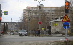 В Первоуральске на улице Сакко и Ванцетти начался ремонт дороги