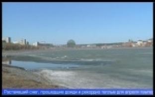 Спасатели предупреждают об опасности выхода на лед