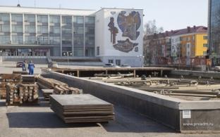 Сотрудники "Водоканала" начали расконсервацию фонтана на площади Победы